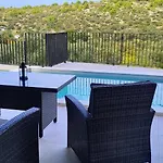 Retro With Heated Pool And Gym For 8 穆泰尔岛