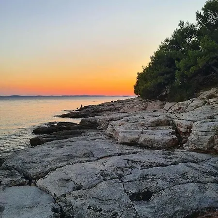 Retro With Heated Pool And Gym For 8 Murter