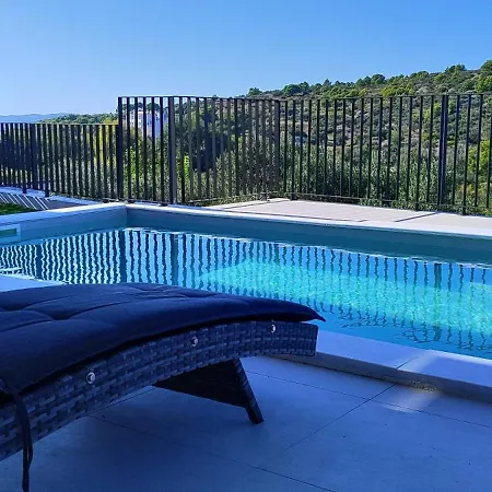 Apartment Retro With Heated Pool And Gym For 8 *