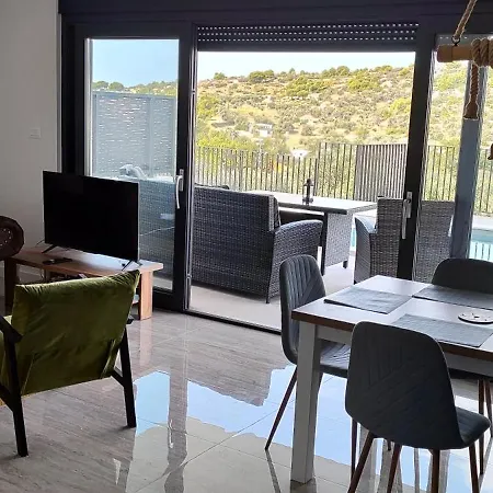 Apartmán Retro With Heated Pool And Gym For 8