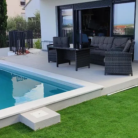 Apartment Retro With Heated Pool And Gym For 8 *