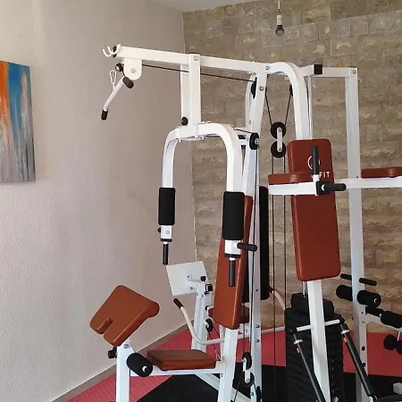 Retro With Heated Pool And Gym For 8 公寓 *