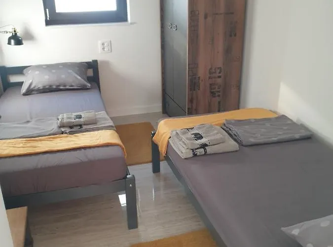 Retro With Heated Pool And Gym For 8 Appartement Murter