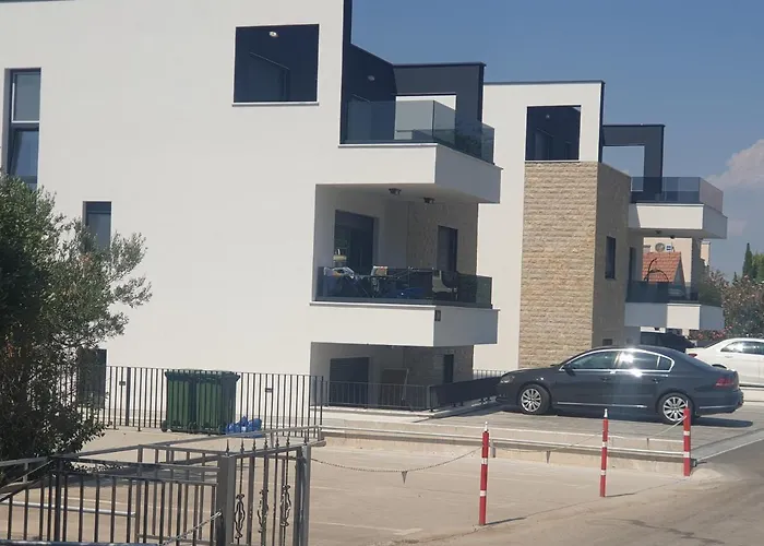 Retro With Heated Pool And Gym For 8 Appartement *