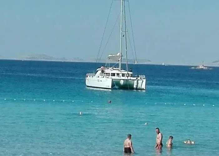 Retro With Heated Pool And Gym For 8