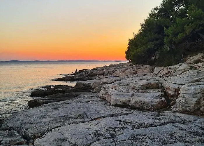 Retro With Heated Pool And Gym For 8 Murter