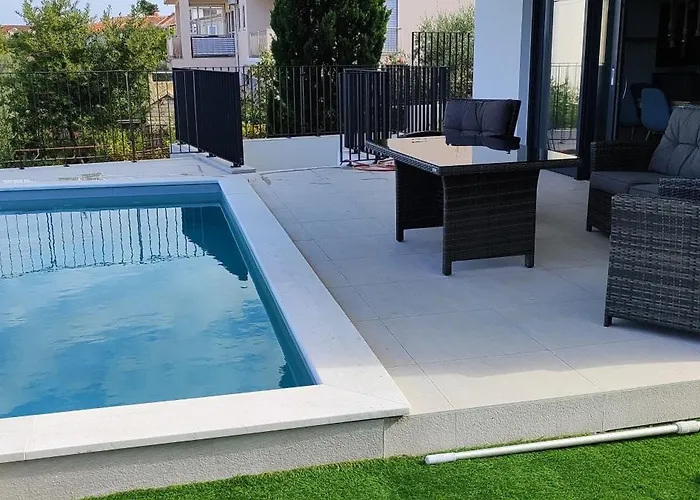 Retro With Heated Pool And Gym For 8 Appartement