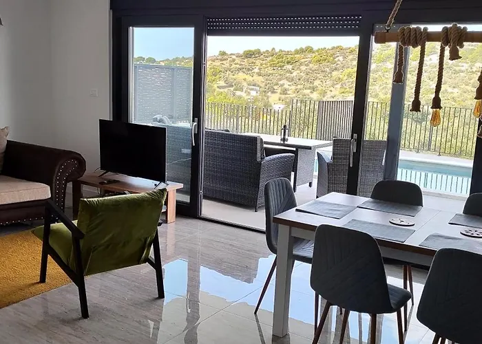 Appartement Retro With Heated Pool And Gym For 8