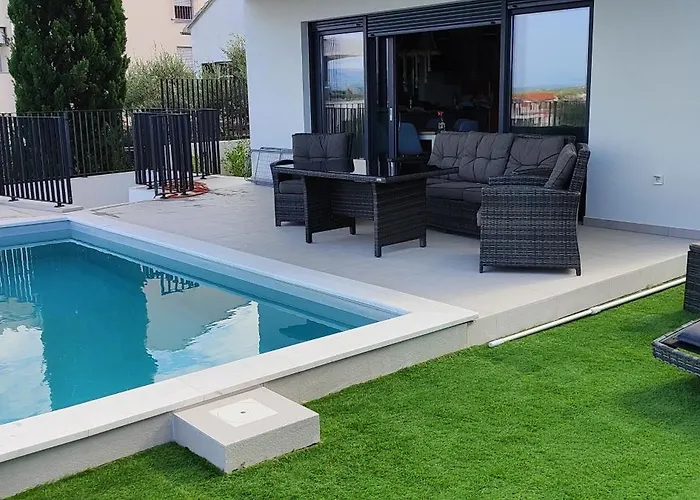 Appartement Retro With Heated Pool And Gym For 8 *