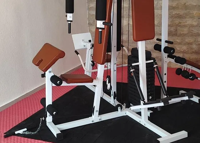 Retro With Heated Pool And Gym For 8 *