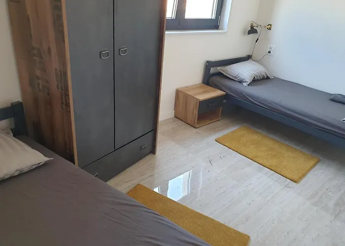 Retro With Heated Pool And Gym For 8 Apartamento Murter