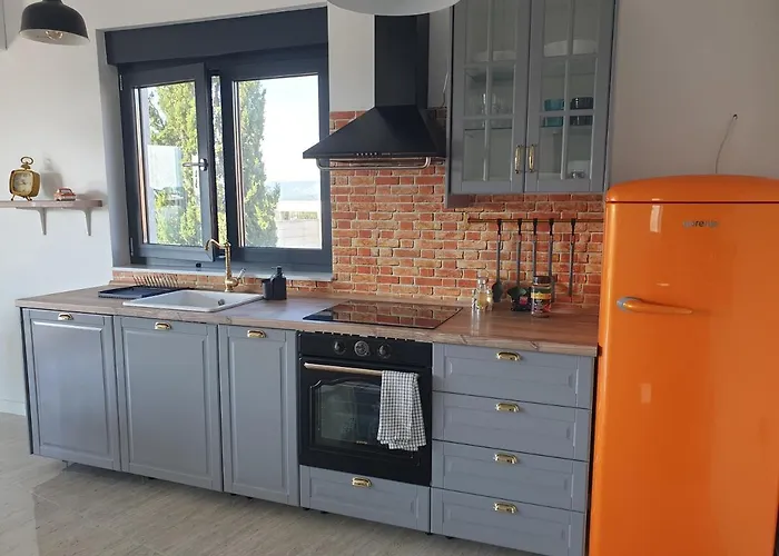 Retro With Heated Pool And Gym For 8 Murter